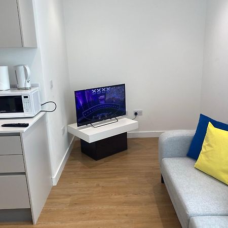 เบิร์คส์ ลักชัวรี เซอร์วิส อพาร์ทเมนท์ Apartment แบล็กเนลล์ ห้อง รูปภาพ