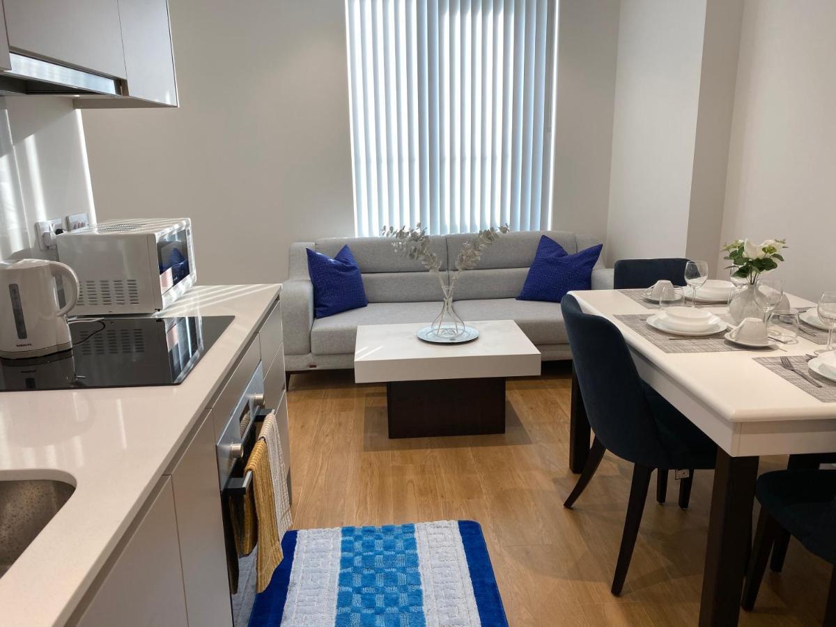 เบิร์คส์ ลักชัวรี เซอร์วิส อพาร์ทเมนท์ Apartment แบล็กเนลล์ ภายนอก รูปภาพ