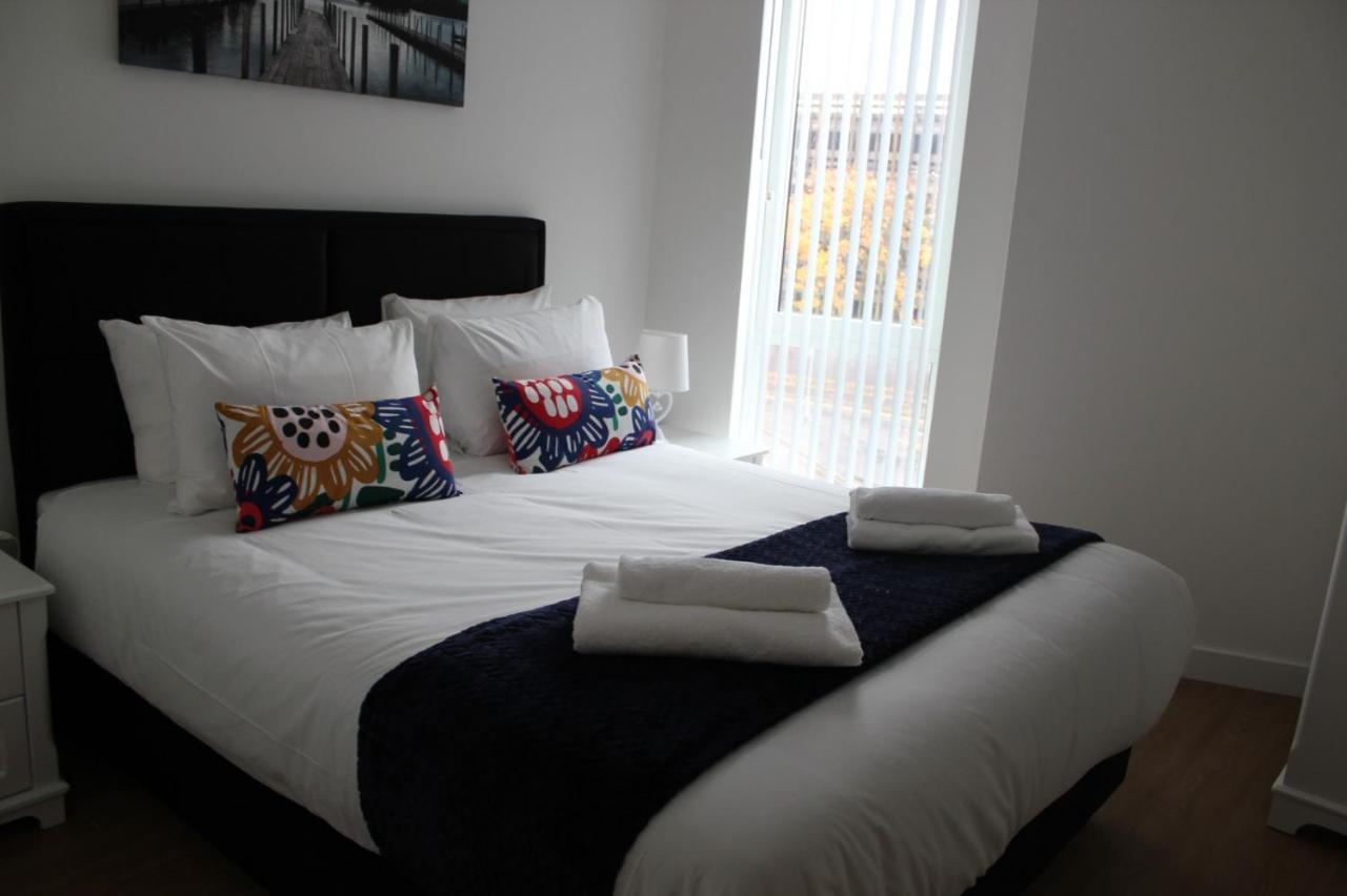 เบิร์คส์ ลักชัวรี เซอร์วิส อพาร์ทเมนท์ Apartment แบล็กเนลล์ ภายนอก รูปภาพ
