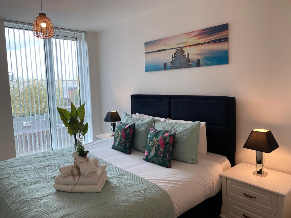 เบิร์คส์ ลักชัวรี เซอร์วิส อพาร์ทเมนท์ Apartment แบล็กเนลล์ ภายนอก รูปภาพ