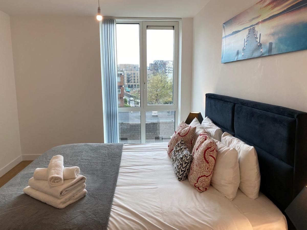 เบิร์คส์ ลักชัวรี เซอร์วิส อพาร์ทเมนท์ Apartment แบล็กเนลล์ ภายนอก รูปภาพ