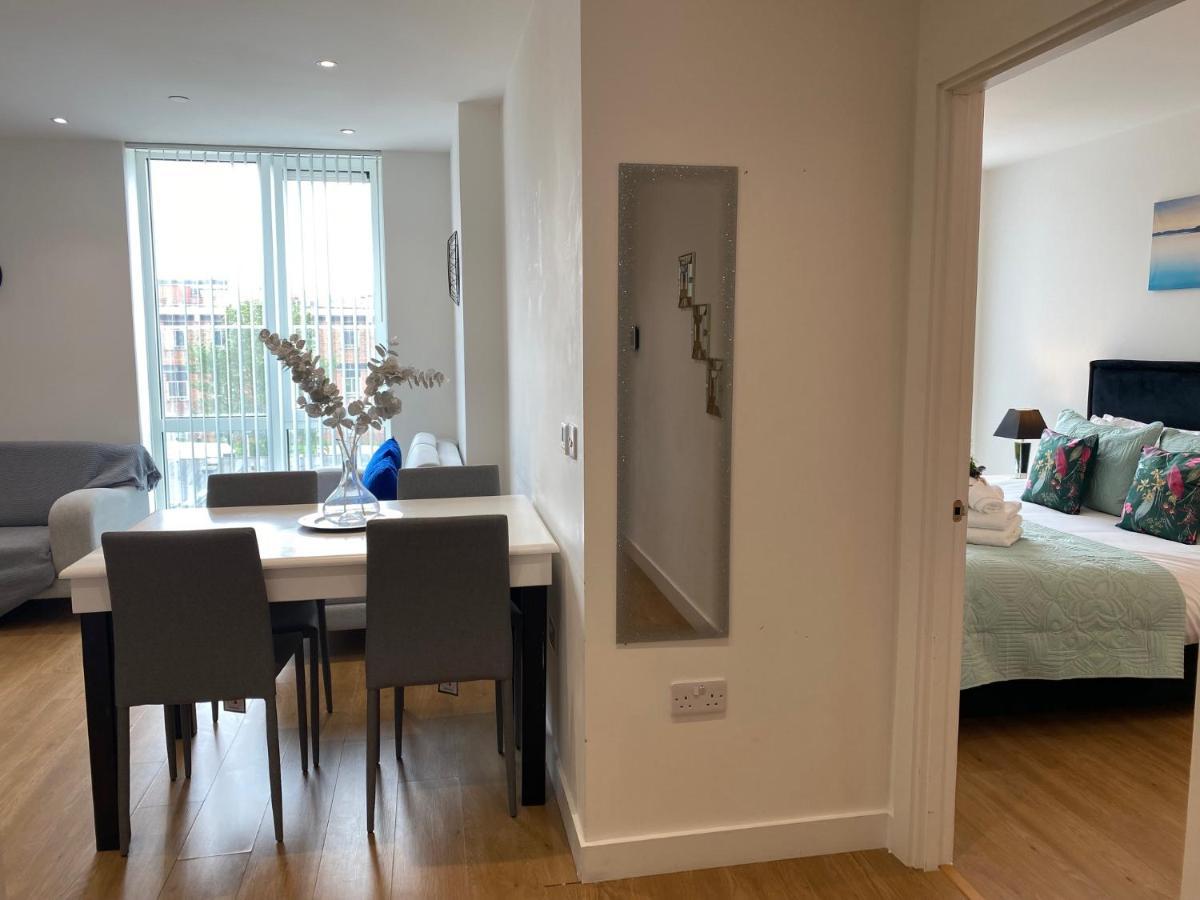 เบิร์คส์ ลักชัวรี เซอร์วิส อพาร์ทเมนท์ Apartment แบล็กเนลล์ ภายนอก รูปภาพ