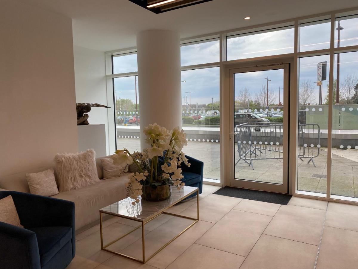 เบิร์คส์ ลักชัวรี เซอร์วิส อพาร์ทเมนท์ Apartment แบล็กเนลล์ ภายนอก รูปภาพ